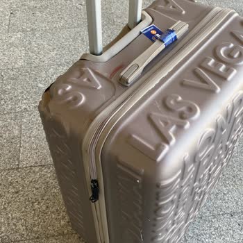 Bavulum Kırıldı, Kimse Yardımcı Olmadı