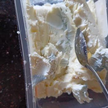 Yeşil Renkli Kaymak Şoku: Güvenlik Ve Kalite Endişesi