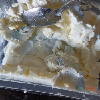 Yeşil Renkli Kaymak Şoku: Güvenlik Ve Kalite Endişesi