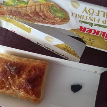 Antep Fıstıklı Milföyde Şok Edici Yabancı Madde!