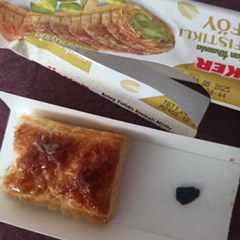 Antep Fıstıklı Milföyde Şok Edici Yabancı Madde!