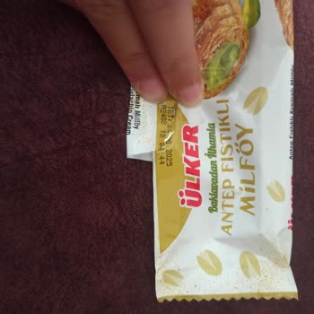 Antep Fıstıklı Milföyde Şok Edici Yabancı Madde!