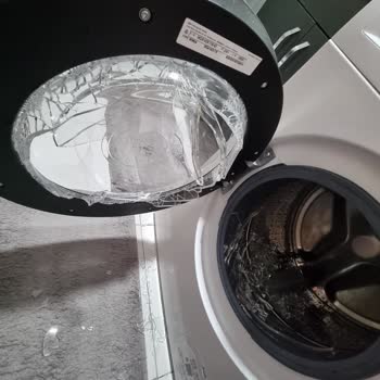 Bosch Çamaşır Makinesi Kapak Camı Patladı: Güvenlik Endişesi