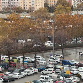 Otopark Çıkışında Trafik Kaosu