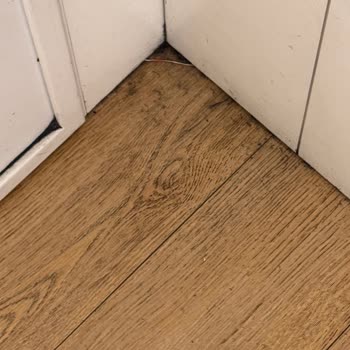 Mavi Jeans Mağaza Kabinlerinde Temizlik Sorunu