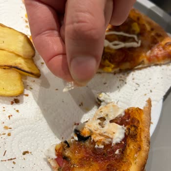 Nefis Pizza Casa Pizza İçinden Çam Kırığı Parçası Çıktı