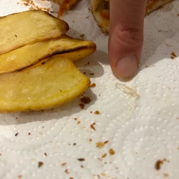 Nefis Pizza Casa Pizza İçinden Çam Kırığı Parçası Çıktı