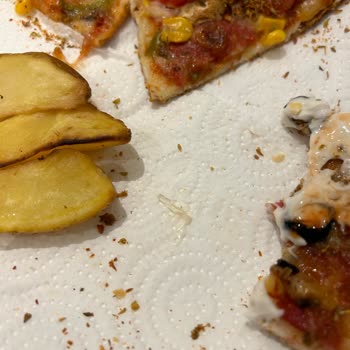 Nefis Pizza Casa Pizza İçinden Çam Kırığı Parçası Çıktı