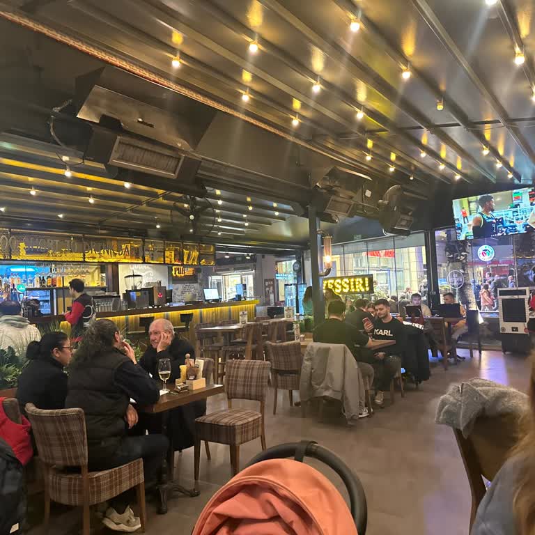 Soğuk Kahve Ve İlgisiz Hizmet