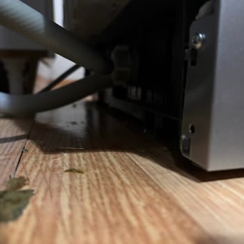 Vestel Bulaşık Makinesi Su Sızıntısı Parkelere Zarar Verdi