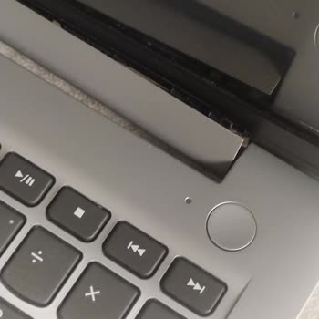 Lenovo Ideapad Menteşe Ve Çerçeve Sorunu