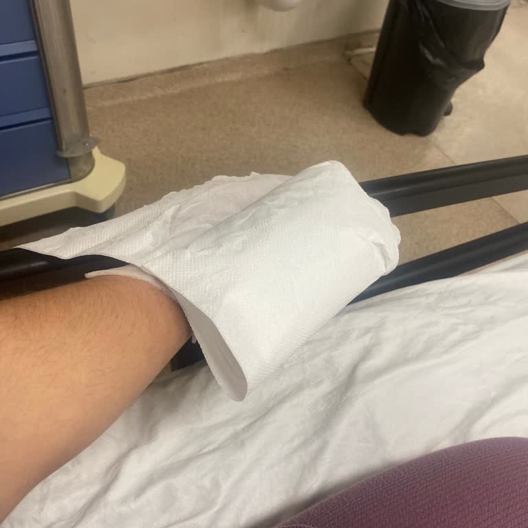 Sağlık Bakanlığı Acil Serviste İlgisizlik Ve Azar