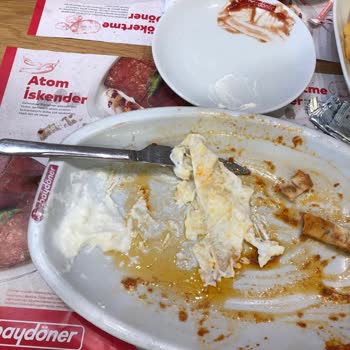 Baydöner'de Hayal Kırıklığı: Kirli Tabak Ve Kötü Hizmet