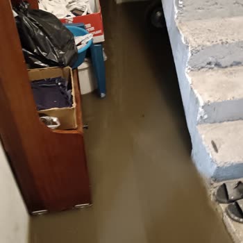 Yağış Sonrası Kanalizasyon Taşması İle Evde Oluşan Koku Ve Zarar
