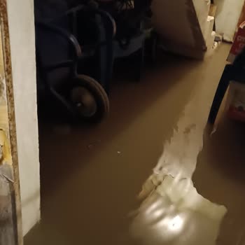 Yağış Sonrası Kanalizasyon Taşması İle Evde Oluşan Koku Ve Zarar