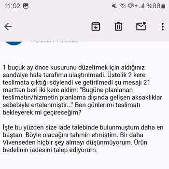 Vivense Sandalyeden Çıkan Çiviler Tehlike Saçıyor