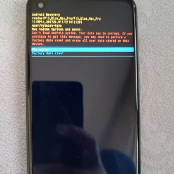 Reeder Telefon: Kendi Kendine Açılıp Kapanan Hayal Kırıklığı
