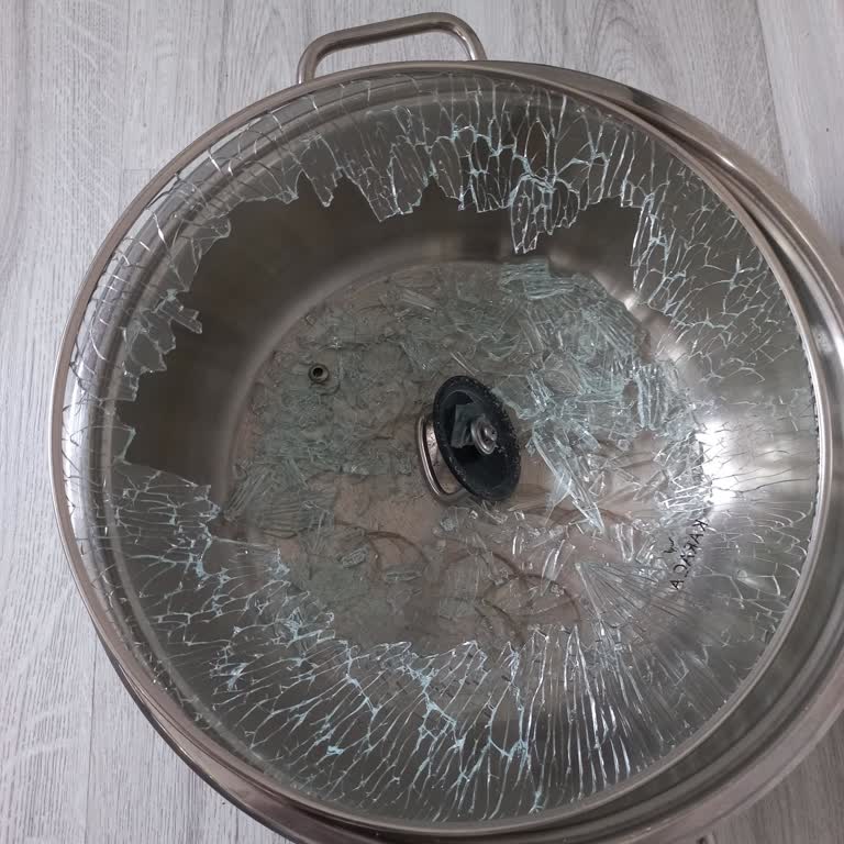 Karaca Buharlı Tencere Kapağı Patladı, Yardım Bekliyoruz