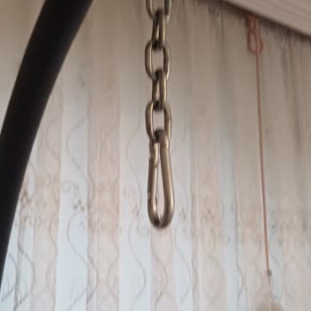 Kırılan Salıncak Nedeniyle Yaşanan Tehlikeli Kaza