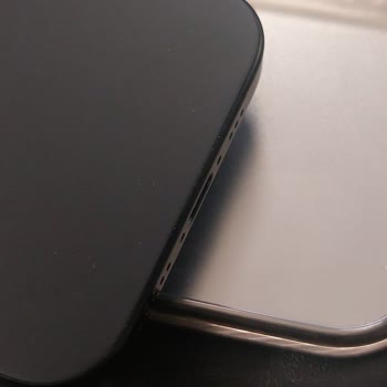 İphone 15: Kamera Boya Atması Ve Siyahlık Sorunu