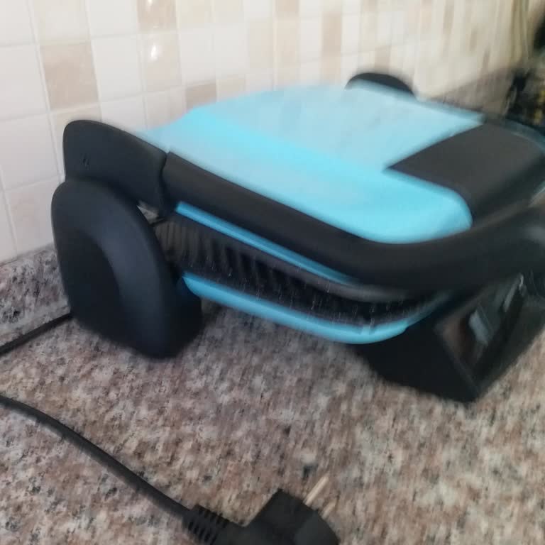 Tost Makinesi Ve İlgisiz Servis Sorunu