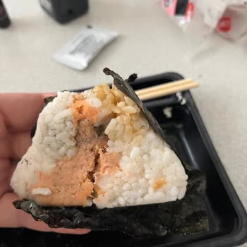Son Kullanma Tarihi Geçmiş Ürün Satışı Ve Küflenmiş Onigiri Şoku