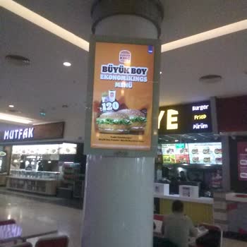 Lezzetsiz Tavuk Burger Ve Yanıltıcı Fiyatlar