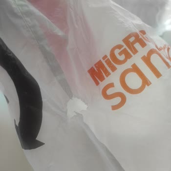 Migros'un Yırtık Poşet Sorunu