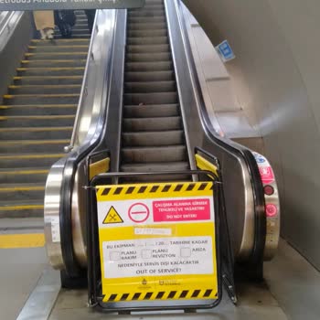 İstanbul Metrosunda Sürekli Arızalanan Yürüyen Merdivenler