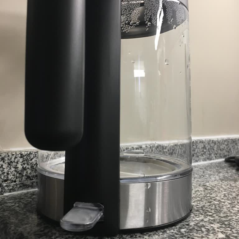 Philips Su Isıtıcısı İlk Kullanımda Çatladı