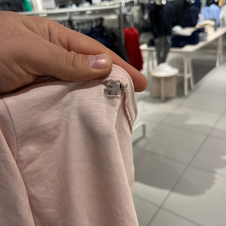 Yırtık Ürün Ve Kötü Müşteri Hizmeti Deneyimi