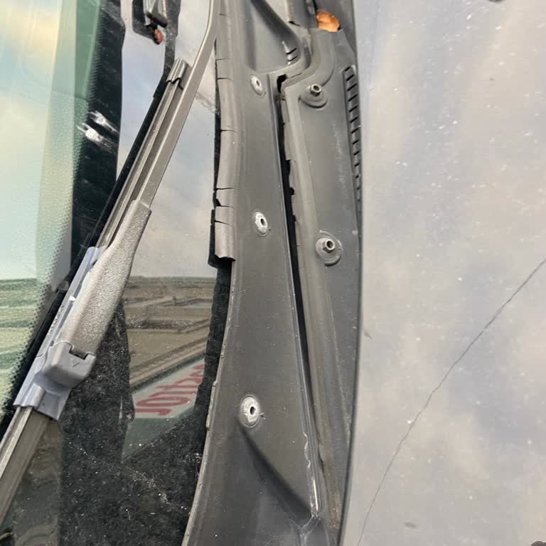 BMW 1 Serisi Ön Cam Fitili Sorunu