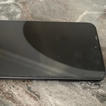 Garanti Süresindeki Telefonun Ekran Sorunu Ve Yüksek Tamir Ücreti