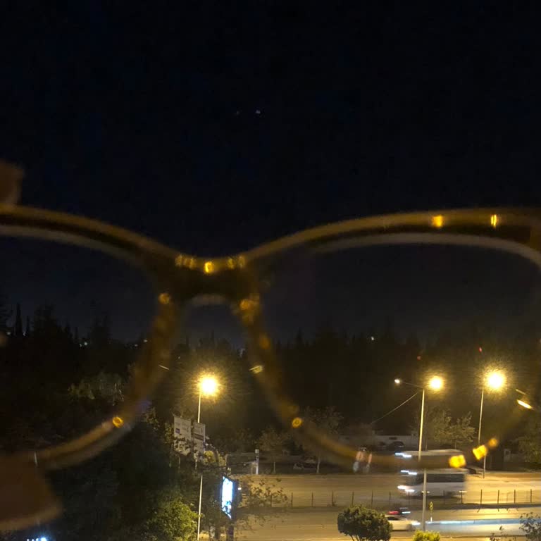 Opak Optik Gözlük Camı Sorunu: Trafikte Görüş Problemi