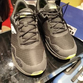 Okul Ayakkabısının Kalitesizliği Ve Mağaza İlgisizliği