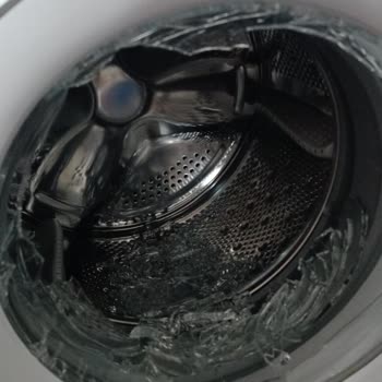 Regal Çamaşır Makinesi Camı Kendiliğinden Patladı