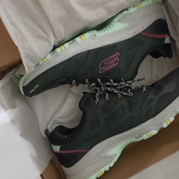 Amazon'dan İkinci Kez Yanlış Ayakkabı Gönderimi Şaşkınlık Yarattı