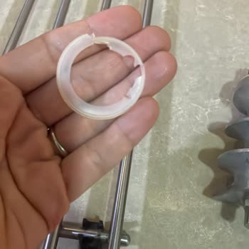 Fakir Meat Grinder Requires Entire Roller Replacement for a Simple Damaged Gasket