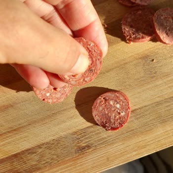 Şahin Sucukları Sucukta Kıl Yumağı Şoku: Şahin Markasına Yakışmadı