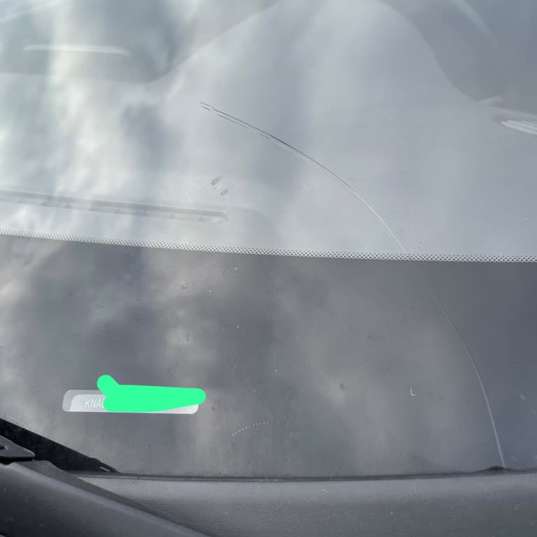 Ön Camın Kendiliğinden Çatlaması Ve Garanti Sorunu