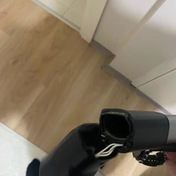 Dayanıksız Süpürge Parçası Ve Yüksek Servis Ücreti