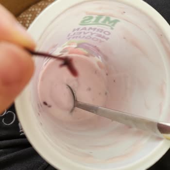 Yoğurtta Meyve Çöpü Şoku: Hijyen Ve Güven Sorunu