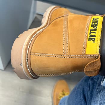 Caterpillar Botların Topuğunda Taş Sorunu