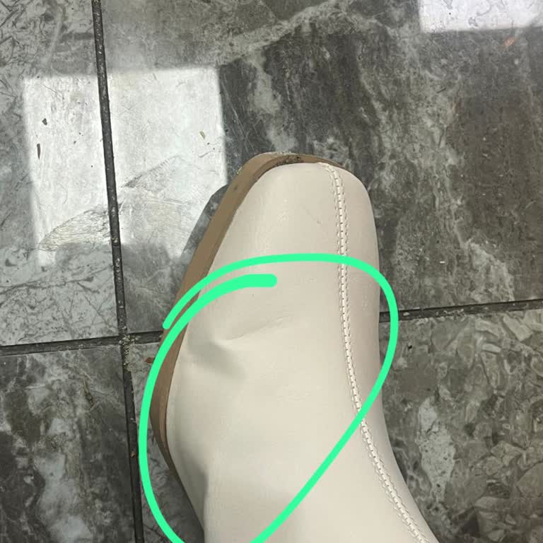 Topuklu Botun Kalitesizliği Ve İletişim Eksikliği