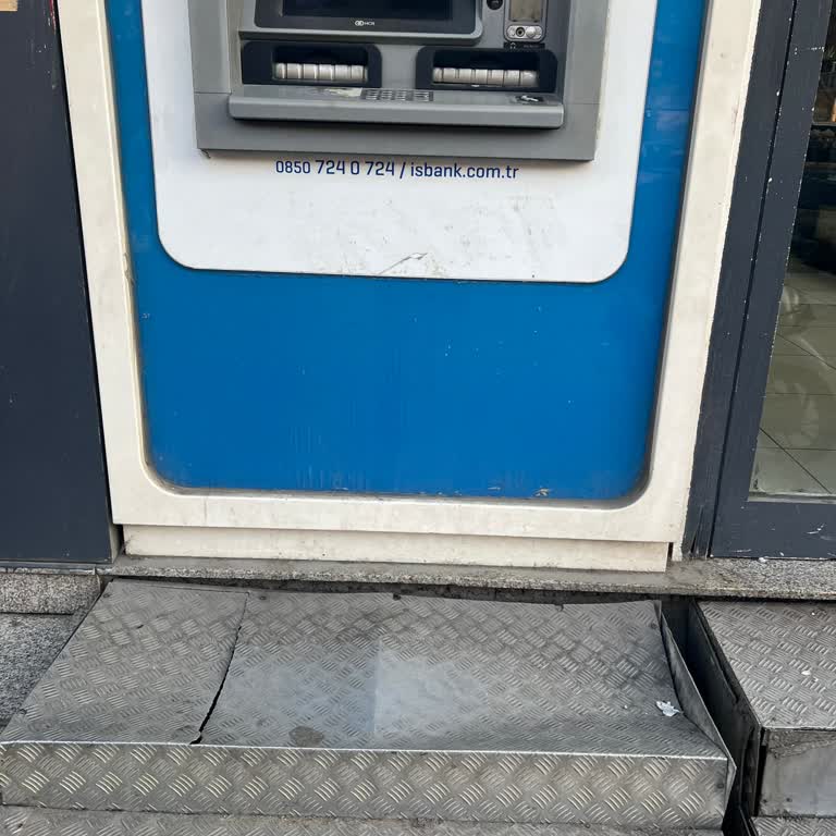 Tehlike Arz Eden ATM Merdivenleri İçin Acil Çözüm Talebi