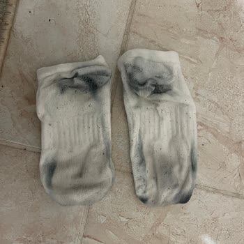 Kaliteli Diye Aldığım Ayakkabı Boya Veriyor