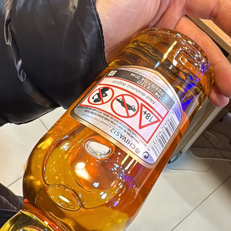 Chivas Regal Şişesinde Gizemli Cisim Şoku