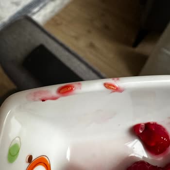 Dondurulmuş Frambuazdan Çıkan Kurtlar