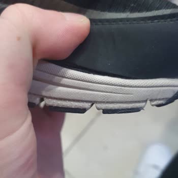 Skechers Botlarda Beklenmedik Kalite Sorunu