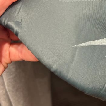 Ürün Kalitesi Ve Müşteri Hizmetleri Sorunu: İplik Kaçan Mont Ve İlgisiz Mağaza Personeli